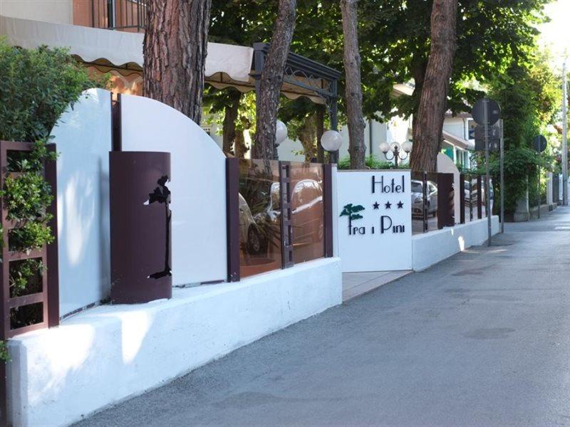 Hotel Fra I Pini Rimini Bagian luar foto
