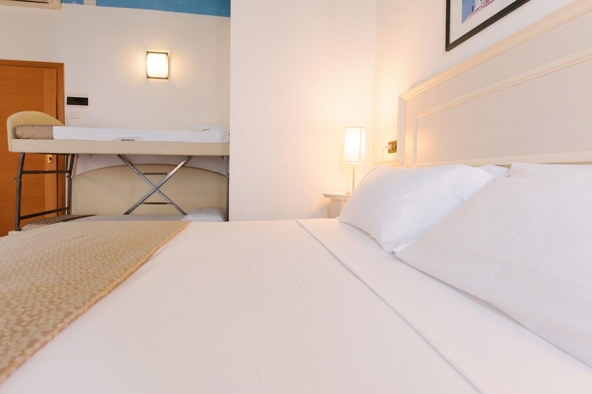 Hotel Fra I Pini Rimini Bagian luar foto