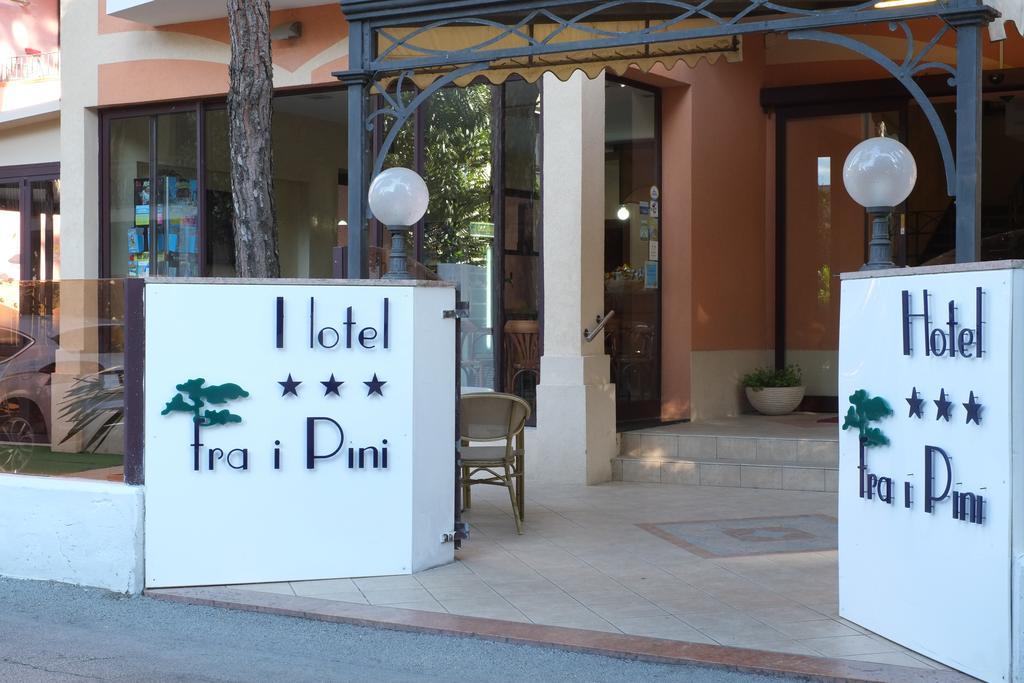Hotel Fra I Pini Rimini Bagian luar foto