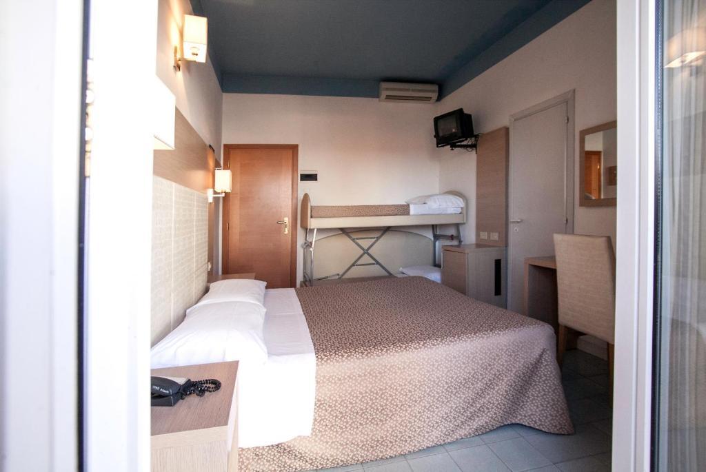 Hotel Fra I Pini Rimini Bagian luar foto