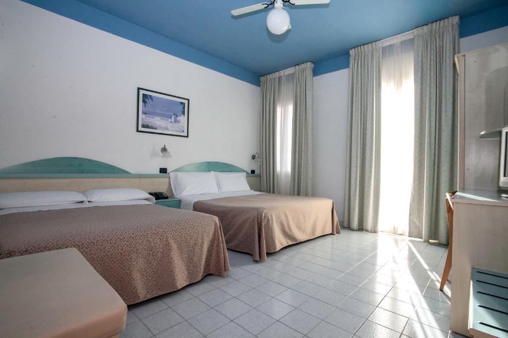 Hotel Fra I Pini Rimini Bagian luar foto