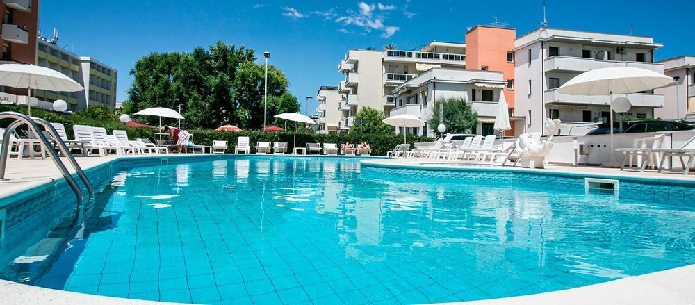 Hotel Fra I Pini Rimini Bagian luar foto